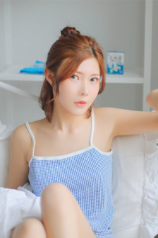 美女军官被灌醉的视频