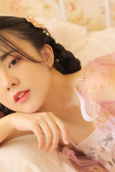 西施流眼泪翻白眼咬铁球图片